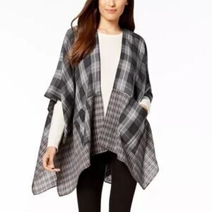 Steve Madden Women's City Chic One Size Fits Most Plaid Open Front Pocket Poncho